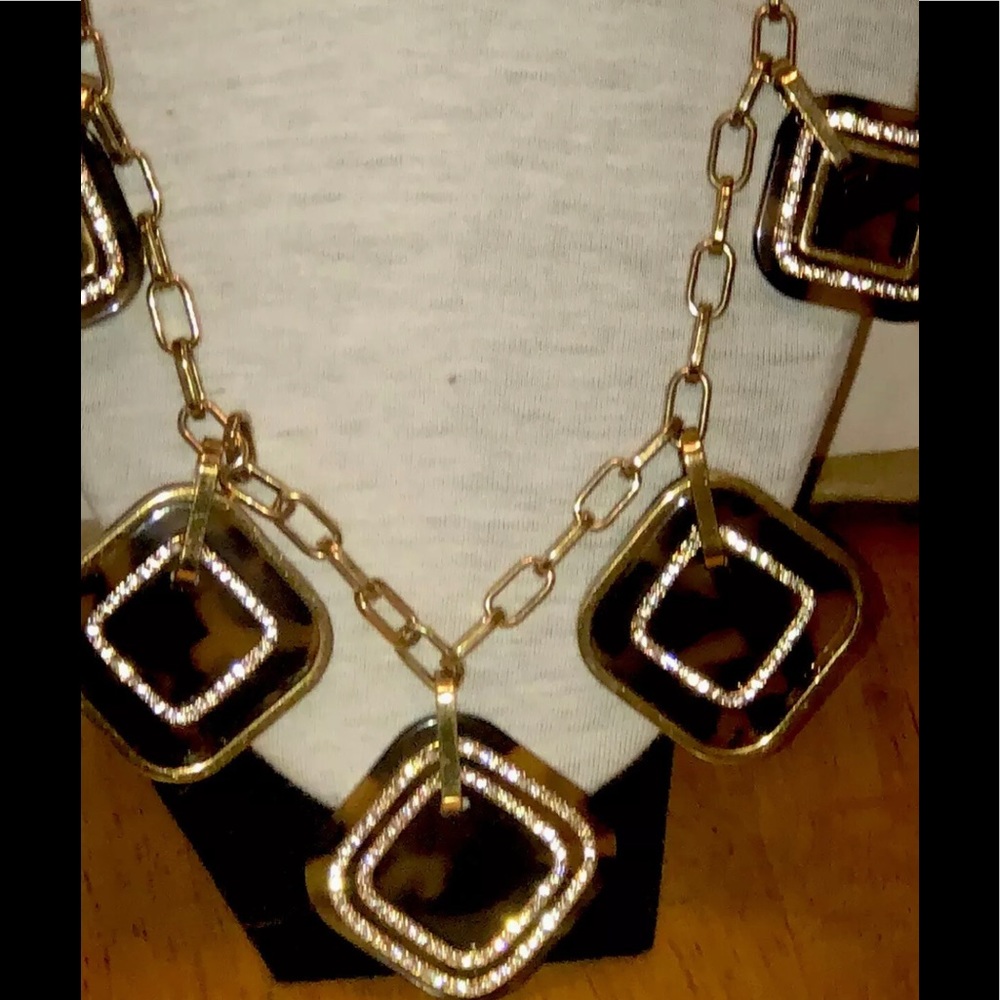 EUC “Tory Burch” Woman’s Classy Tortious Necklace